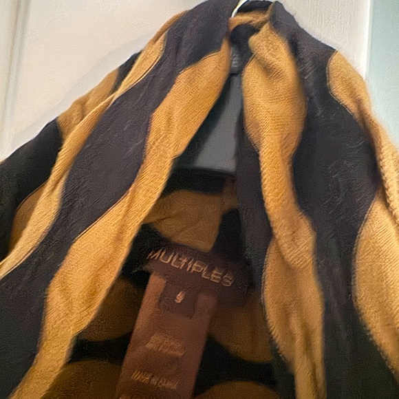 Open cardigan style sweater black and tan patterned - Picture 3 of 3